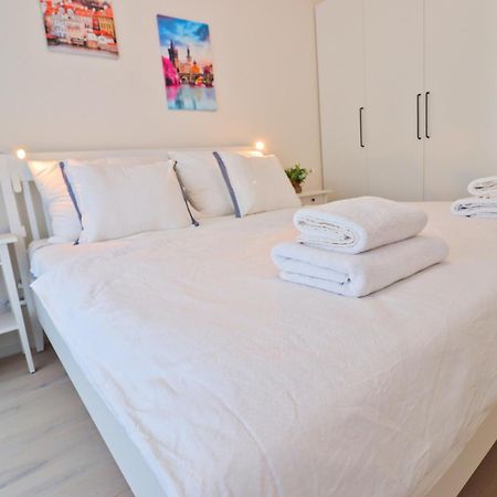 Sunny Apartment In Smichov, Prague 5 Exterior photo