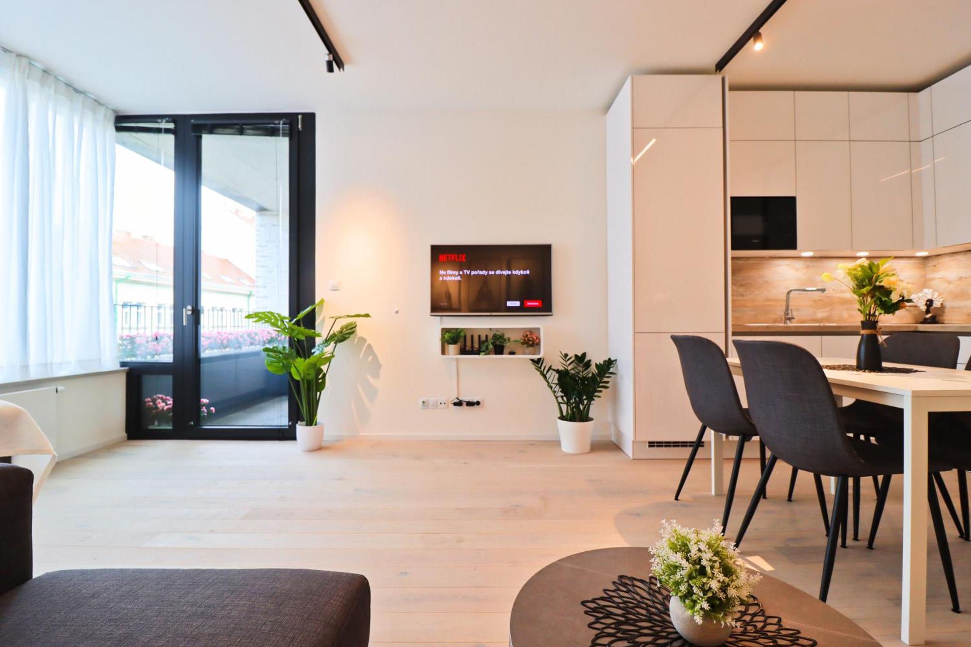 Sunny Apartment In Smichov, Prague 5 Exterior photo