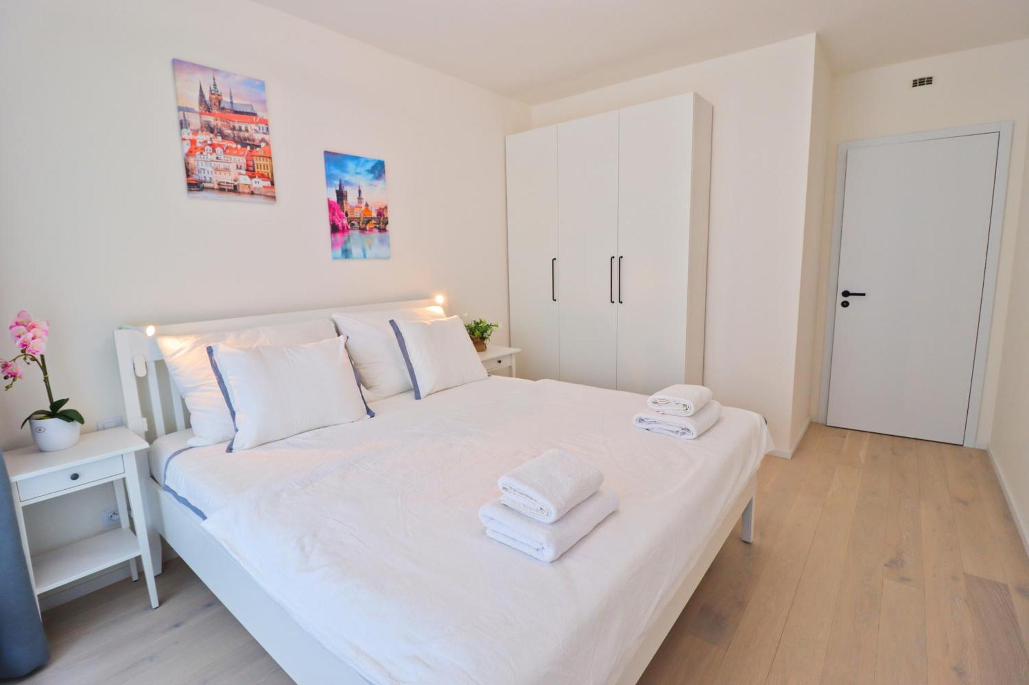Sunny Apartment In Smichov, Prague 5 Exterior photo