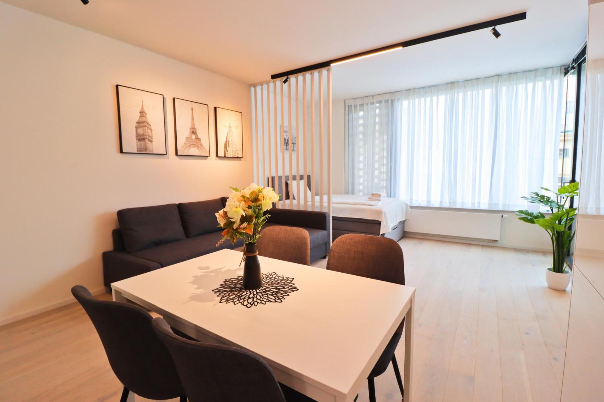 Sunny Apartment In Smichov, Prague 5 Exterior photo