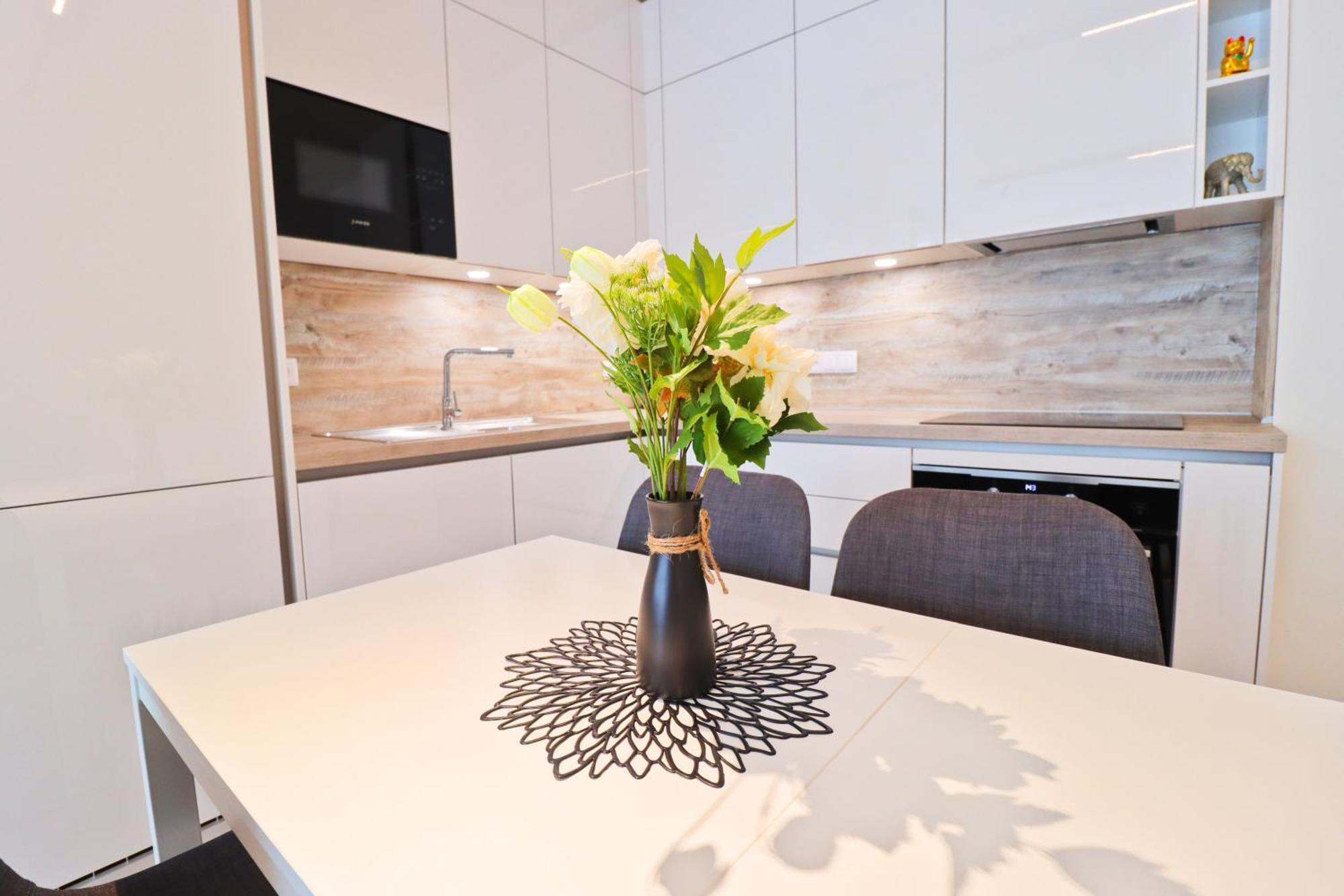 Sunny Apartment In Smichov, Prague 5 Exterior photo