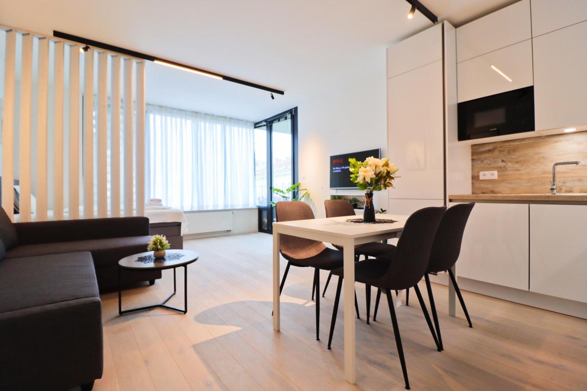 Sunny Apartment In Smichov, Prague 5 Exterior photo